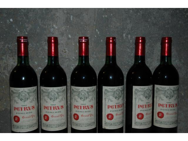 bouteilles de Petrus pomerole 1982 - photo 2