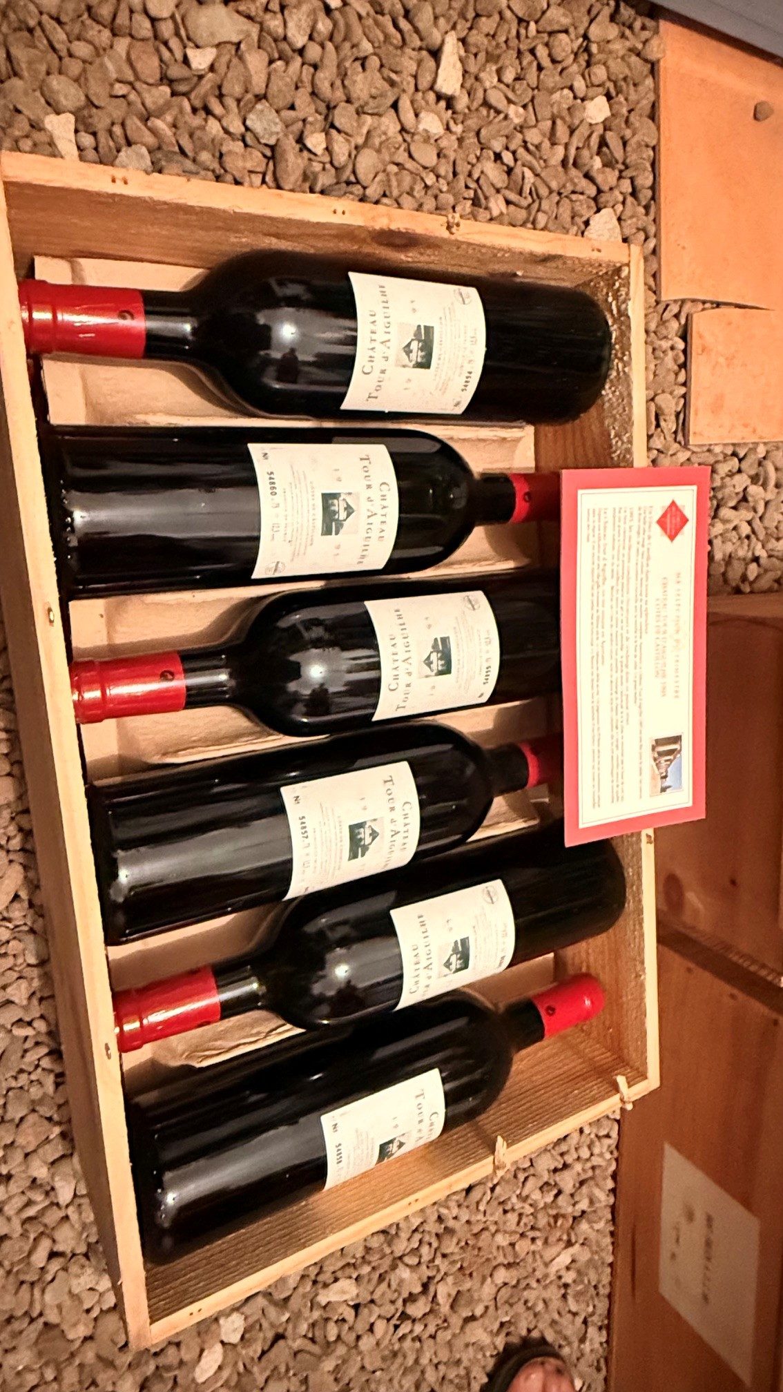 CAISSE DE 12 CHATEAU TOUR D'AIGUILHE
