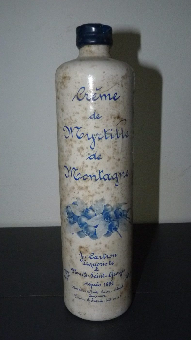 Lot important de vins blancs et rouge   Alcools blancs. Porto rouge vintage. - photo 8